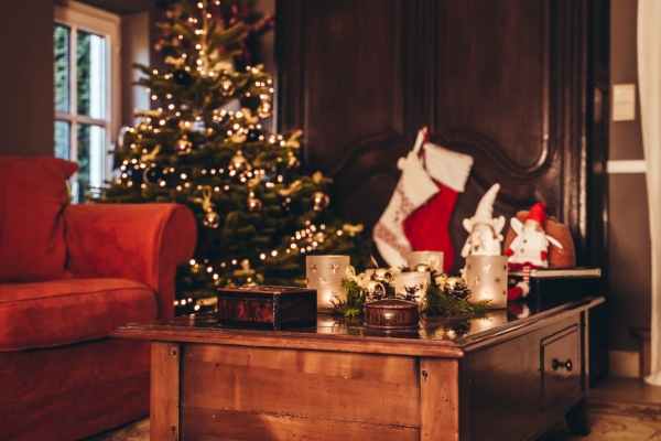 Kerstboom versierd met lichtjes